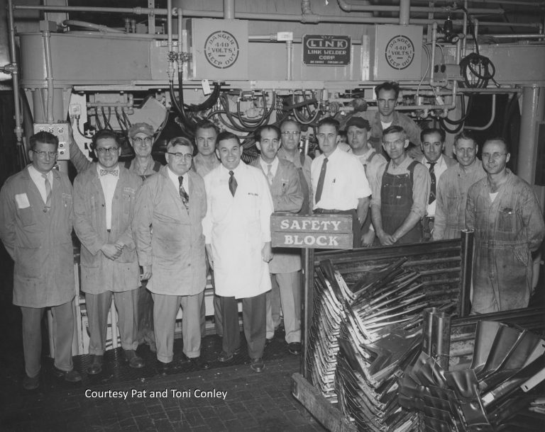 The workforce at the Twin Cities Assembly Plant was overwhelmingly white and male until the late 1970s, as seen in this photo from the 1950s. Courtesy Pat and Toni Conley