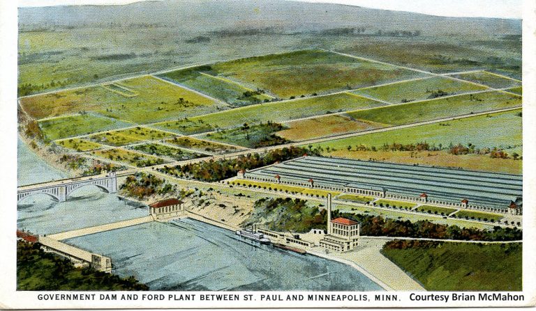 This picture shows all of the structures that were key to Ford’s success in Saint Paul: the assembly plant, hydroelectric and steam plants, wharf, and the Intercity (Ford) Bridge. The surrounding property was largely undeveloped.